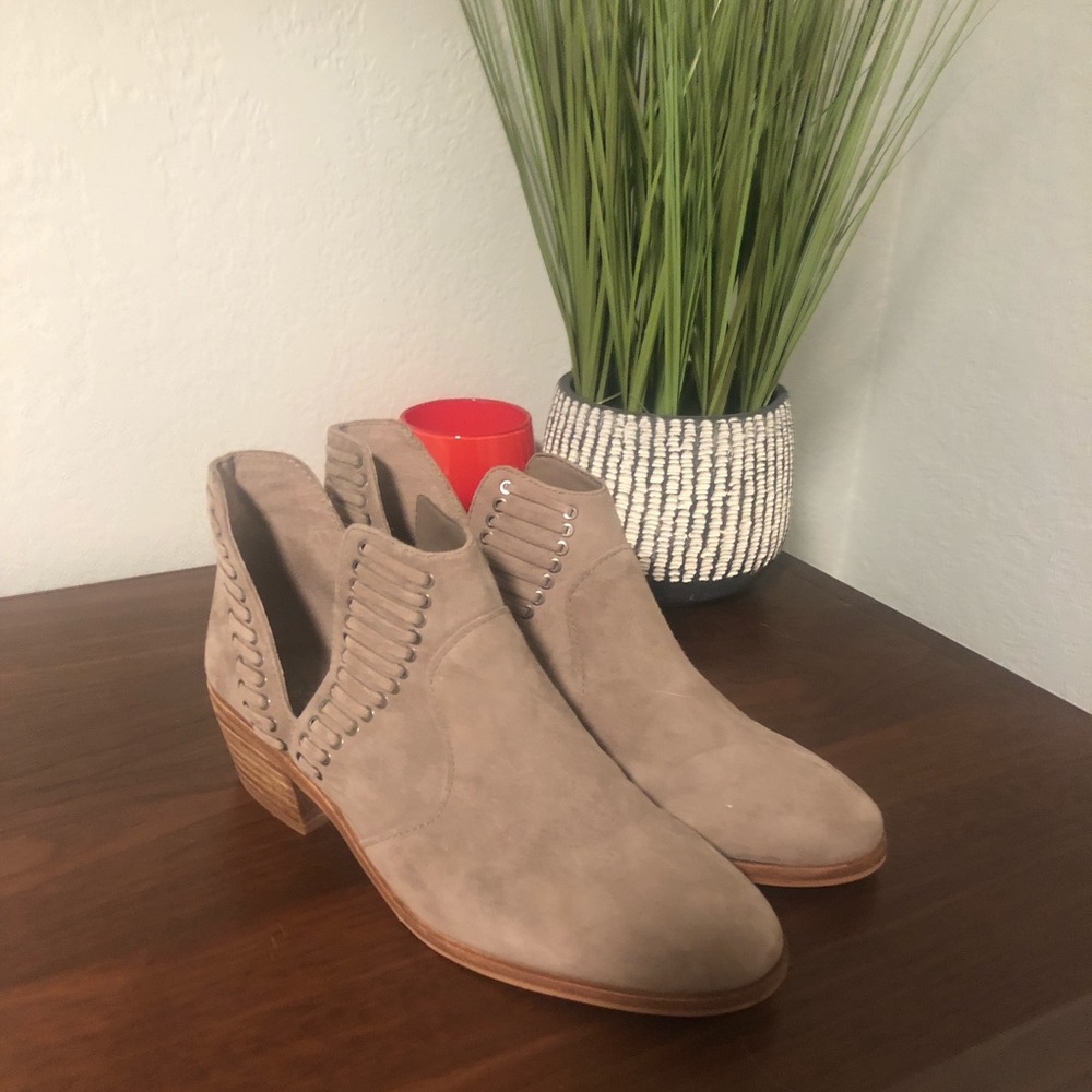 Vince Camuto Pevista Bottie